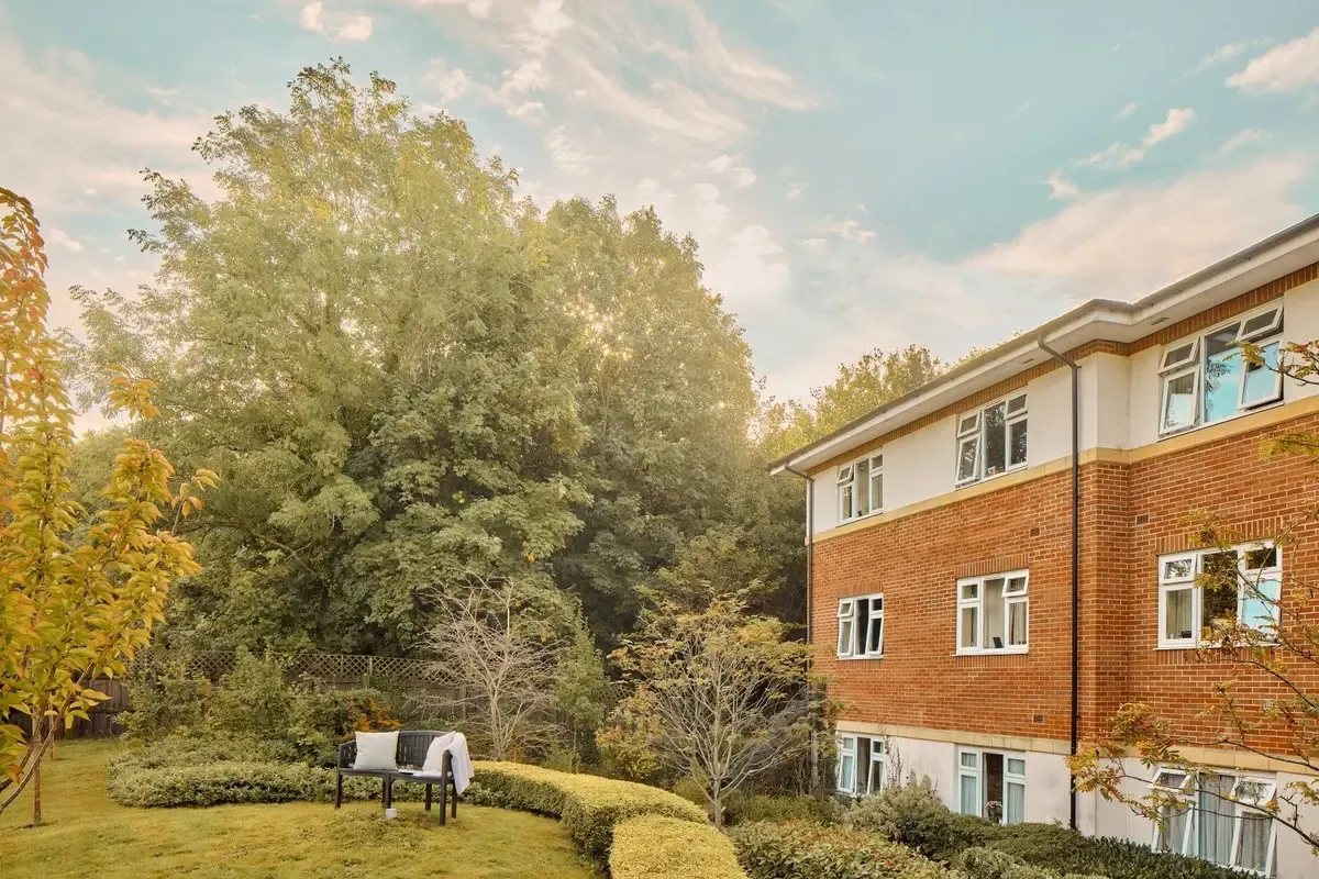 Hallmark Ty Enfys Care Home garden and exterior