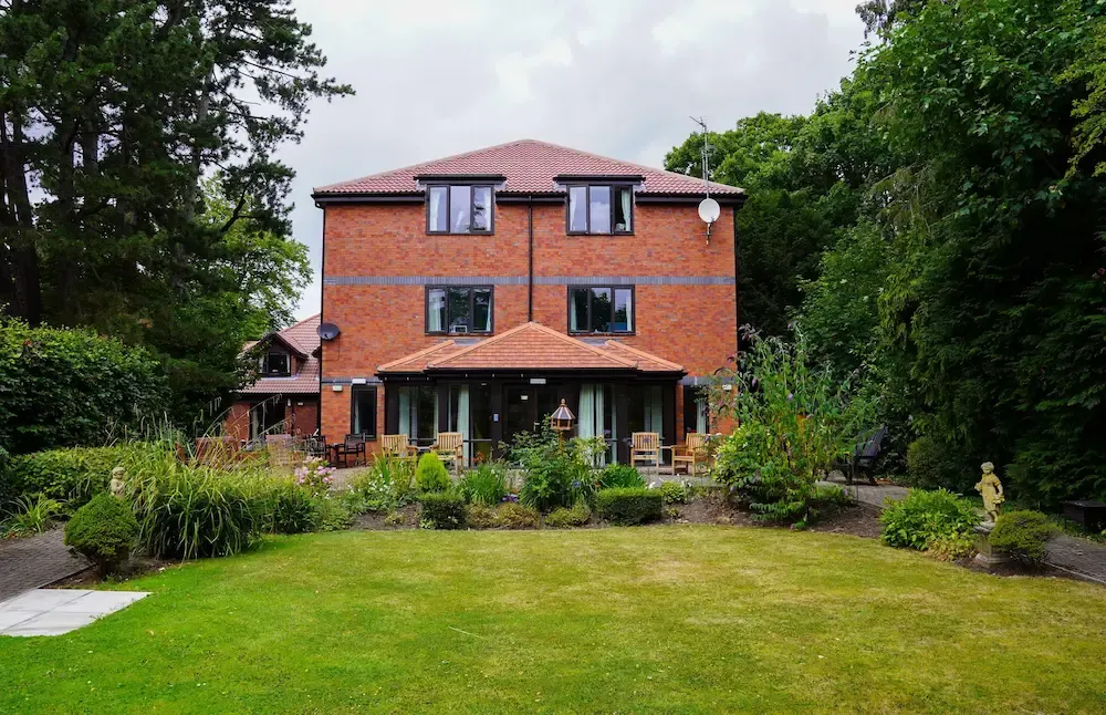 Nunthorpe Oaks Care Home garden and exterior