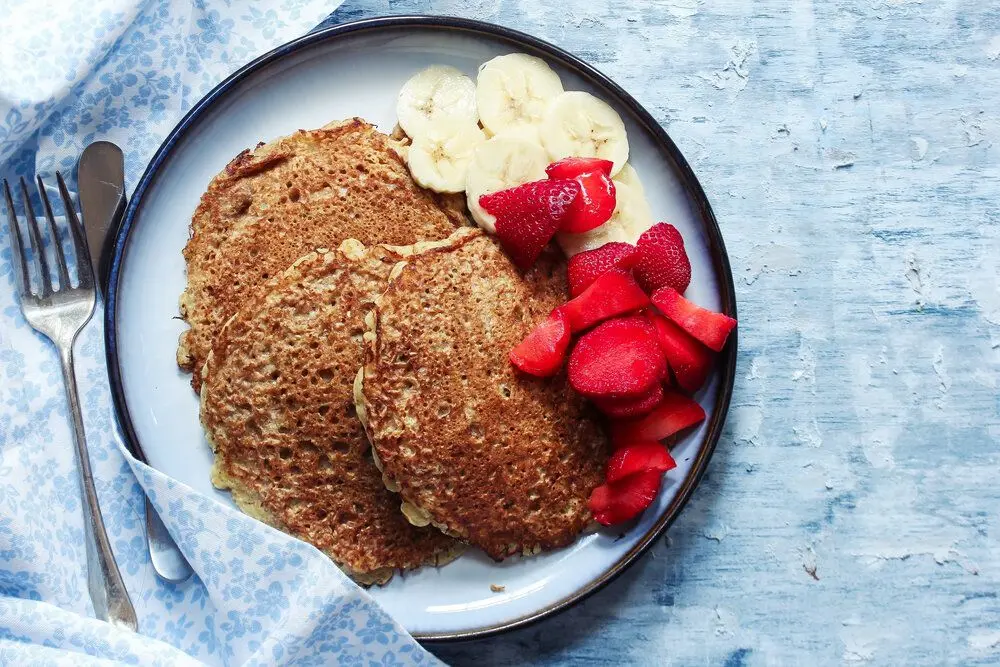 Wholemeal pancakes with fruit