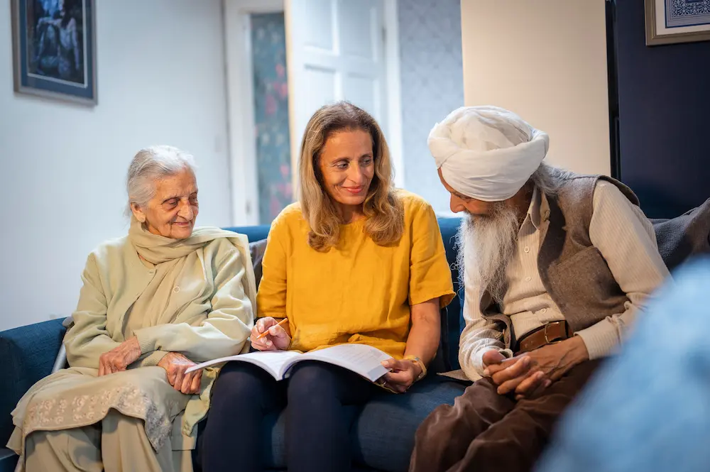 Woman speaking to an elderly couple